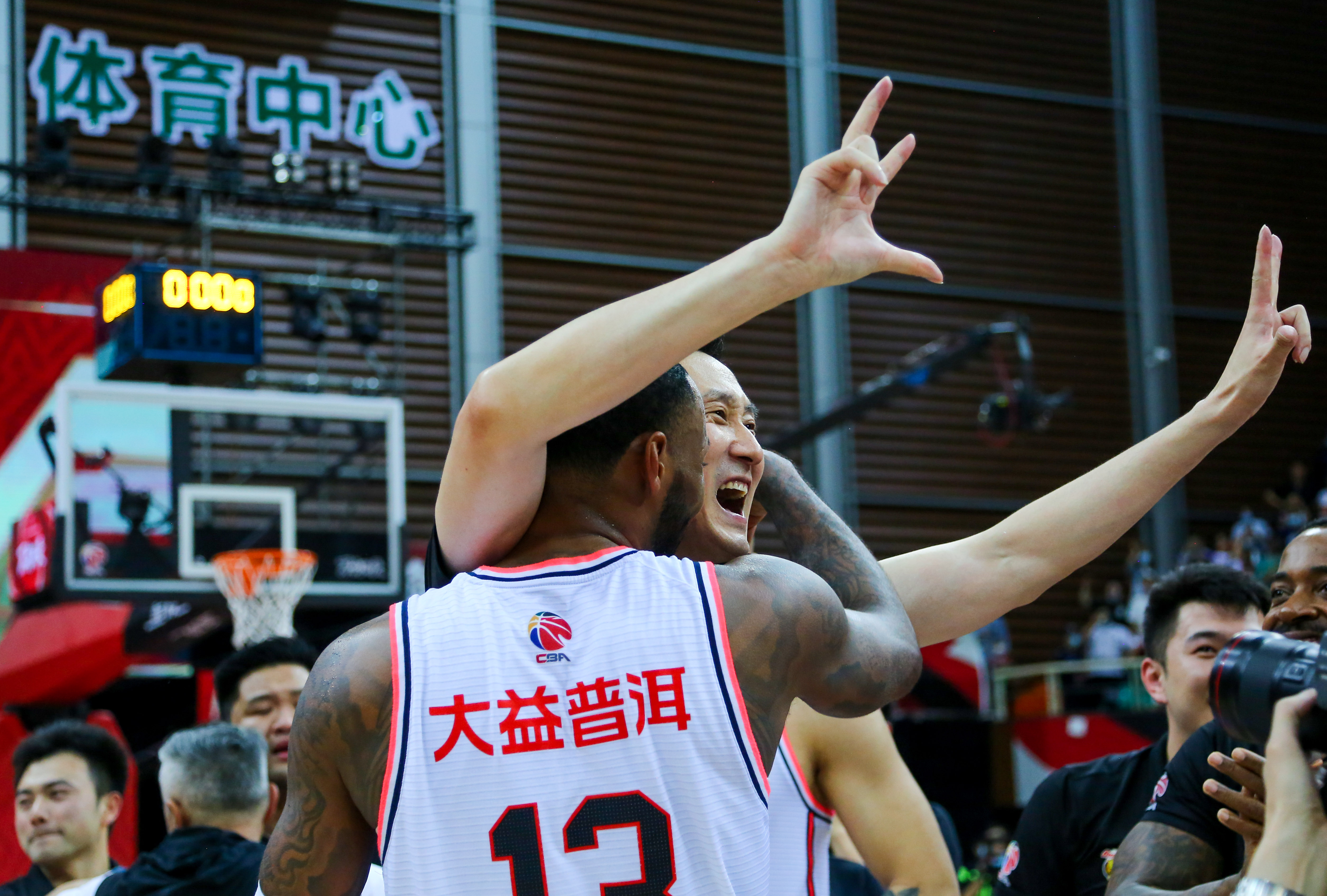 爱游戏体育-关于浓眉哥在中国队比赛中败北，高光表现引发热议！的信息